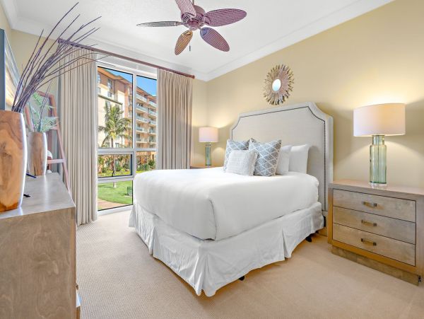 Lahaina Paradise: 8-Bed Oceanfront Rental