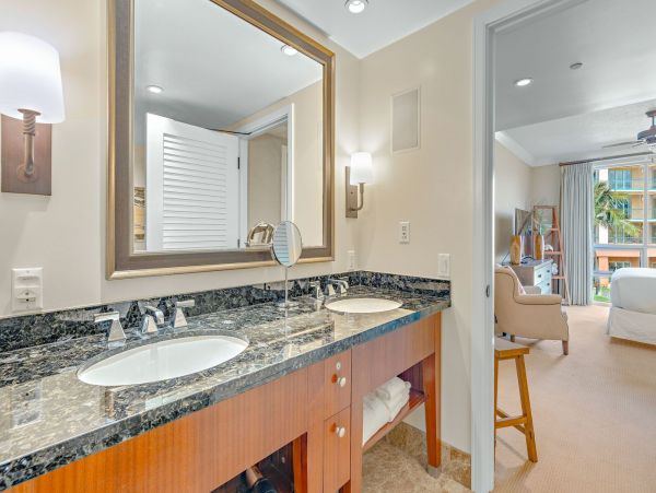 Lahaina Paradise: 8-Bed Oceanfront Rental