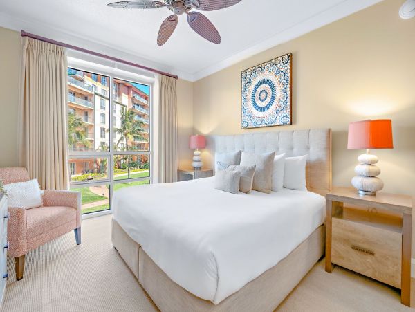 Lahaina Paradise: 8-Bed Oceanfront Rental