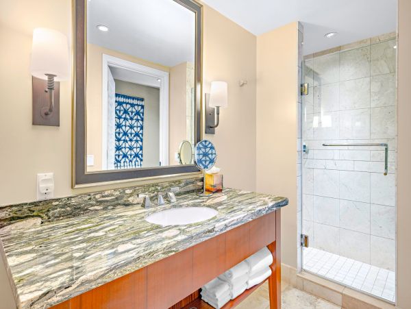 Lahaina Paradise: 8-Bed Oceanfront Rental