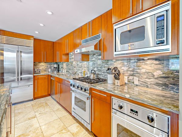 Lahaina Paradise: 8-Bed Oceanfront Rental