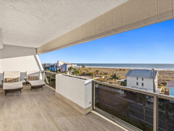 Lovely Vacation Rental in Siesta Key with Ocean Views