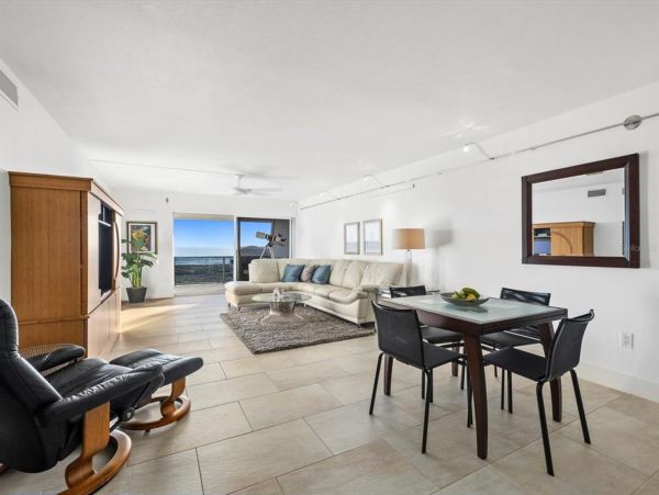 Lovely Vacation Rental in Siesta Key with Ocean Views