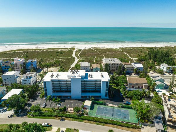 Lovely Vacation Rental in Siesta Key with Ocean Views