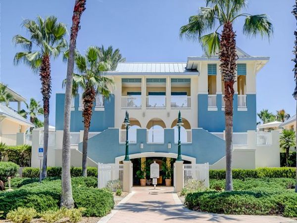 Luxurious Beach Home with Private & Communal Pool