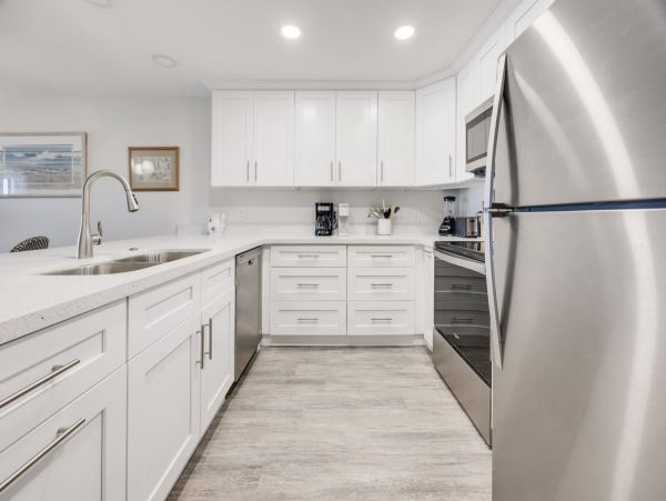Cozy Beachfront Vacation Condo in Sanibel with Ocean Views