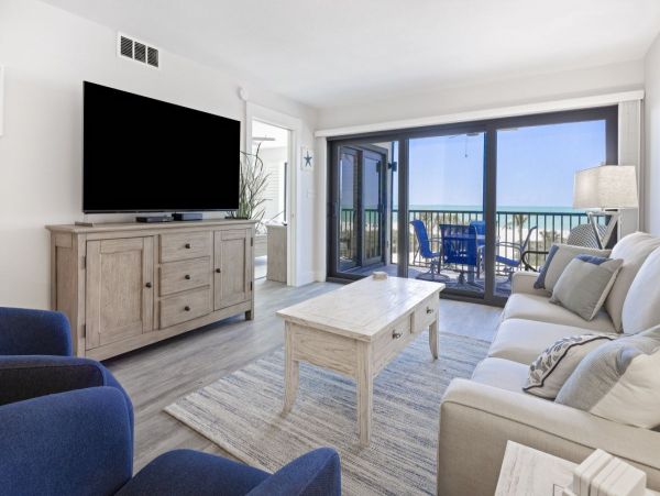 Cozy Beachfront Vacation Condo in Sanibel with Ocean Views