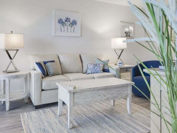 Cozy Beachfront Vacation Condo in Sanibel with Ocean Views