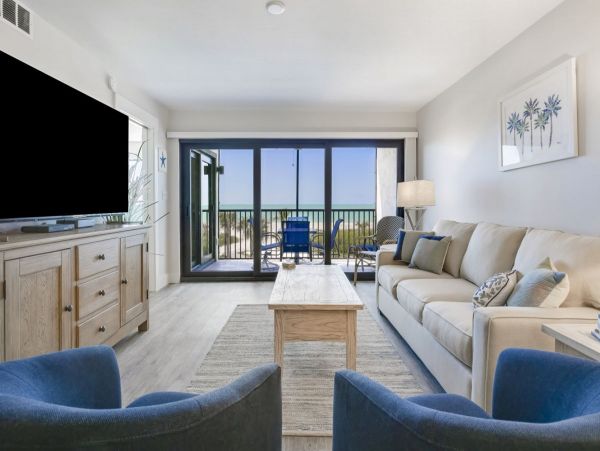 Cozy Beachfront Vacation Condo in Sanibel with Ocean Views