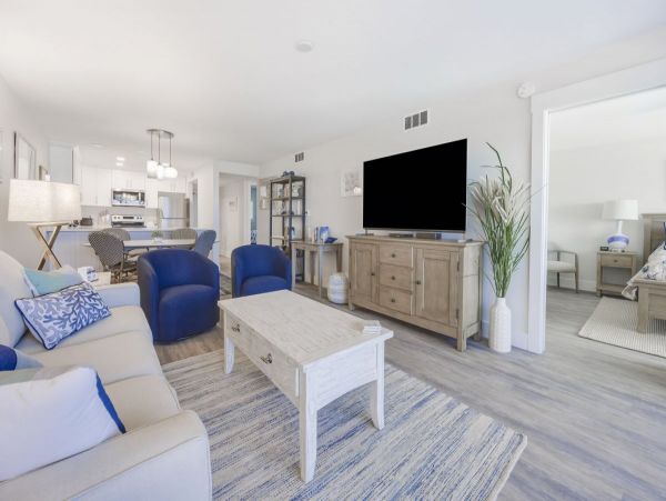 Cozy Beachfront Vacation Condo in Sanibel with Ocean Views