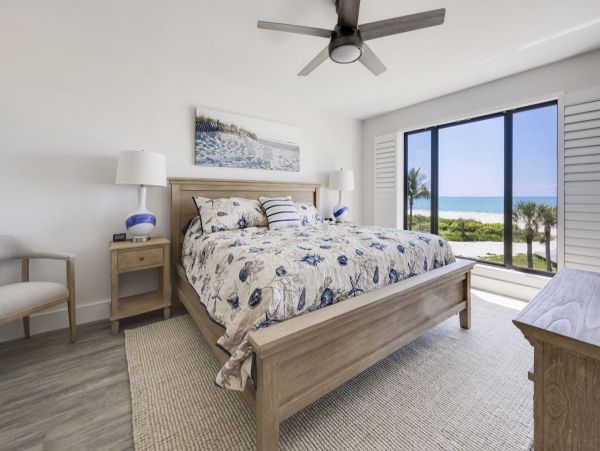 Cozy Beachfront Vacation Condo in Sanibel with Ocean Views