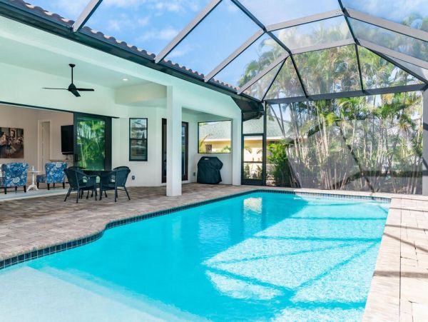 Stunning 3 Bed Plus Den Pool Home Contemporary Living in Marco Island