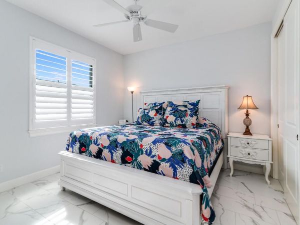 Stunning 3 Bed Plus Den Pool Home Contemporary Living in Marco Island