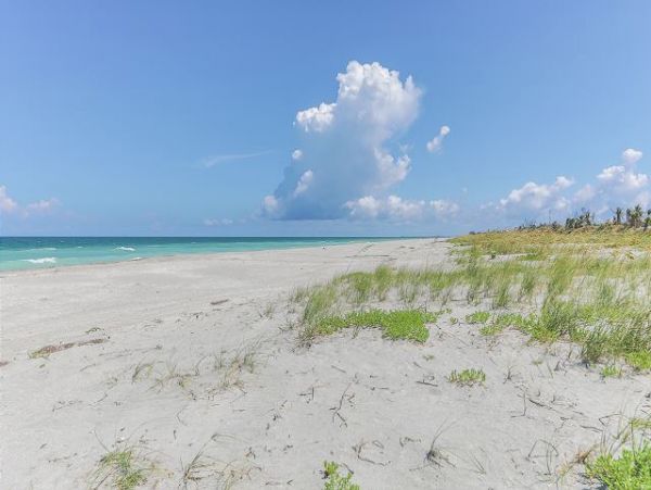 Bay Front One Bedroom Vacation Rental with Private Caged Pool