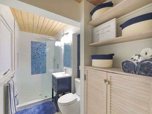 Bay Front One Bedroom Vacation Rental with Private Caged Pool