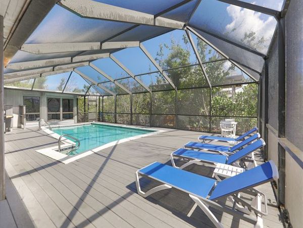 Bay Front One Bedroom Vacation Rental with Private Caged Pool