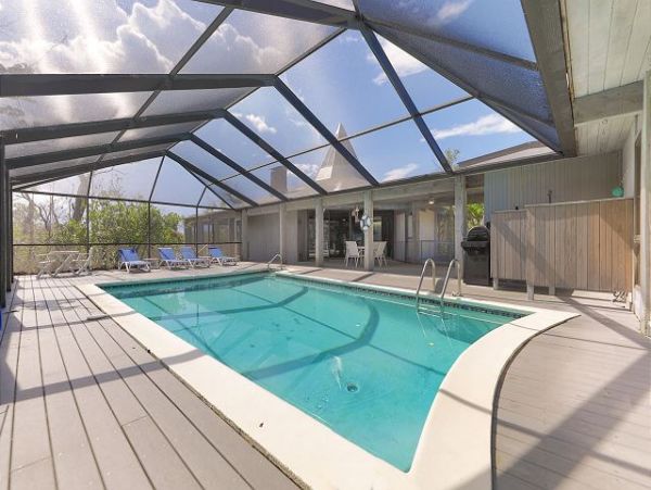 Bay Front One Bedroom Vacation Rental with Private Caged Pool