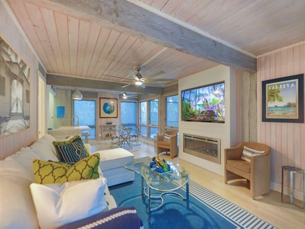Bay Front One Bedroom Vacation Rental with Private Caged Pool