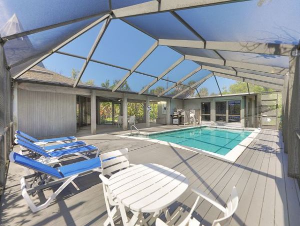 Bay Front One Bedroom Vacation Rental with Private Caged Pool