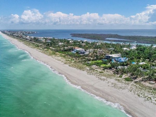 Bay Front One Bedroom Vacation Rental with Private Caged Pool