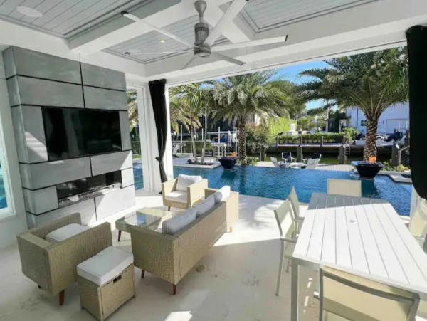 Luxury Waterfront Home in Naples with Gulf Access