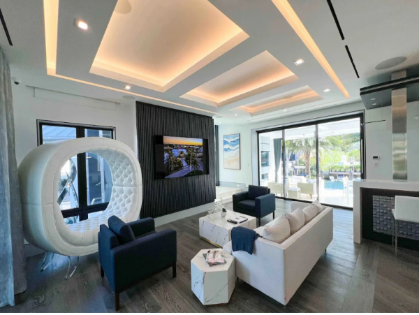 Luxury Waterfront Home in Naples with Gulf Access