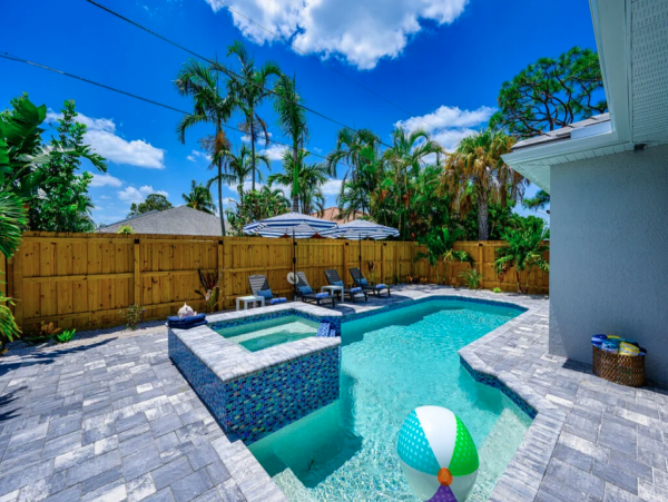 Your Perfect Coastal 4-Bdm Retreat Near 2 Beaches in Naples