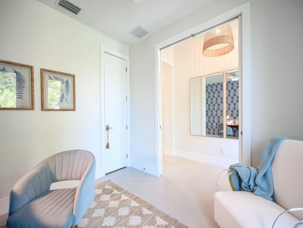 Your Perfect Coastal 4-Bdm Retreat Near 2 Beaches in Naples