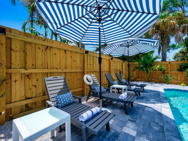 Your Perfect Coastal 4-Bdm Retreat Near 2 Beaches in Naples