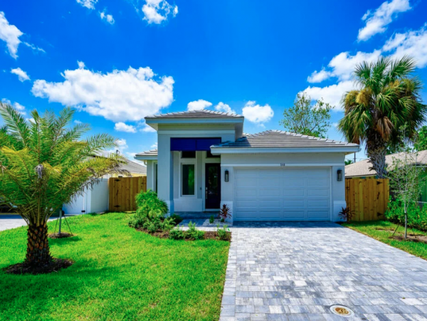 Your Perfect Coastal 4-Bdm Retreat Near 2 Beaches in Naples