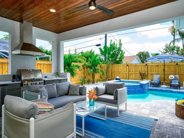 Your Perfect Coastal 4-Bdm Retreat Near 2 Beaches in Naples