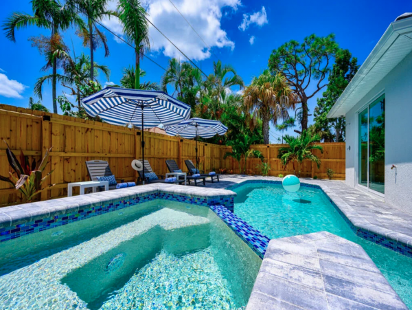Your Perfect Coastal 4-Bdm Retreat Near 2 Beaches in Naples