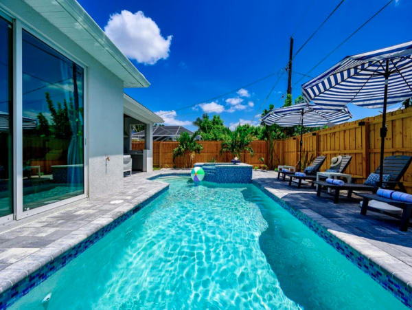 Your Perfect Coastal 4-Bdm Retreat Near 2 Beaches in Naples