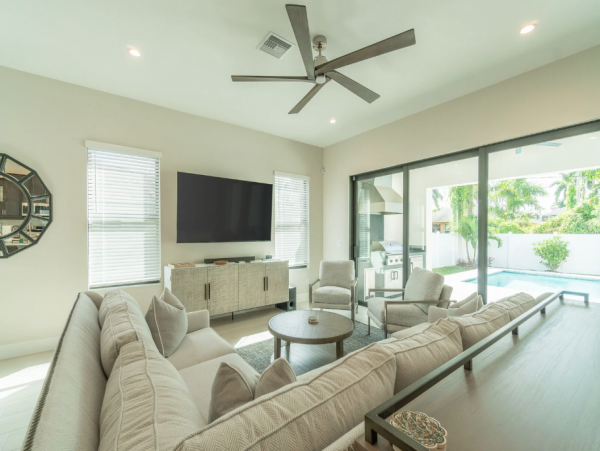 Welcome to Your Ultimate Luxury Beach Getaway in Naples!