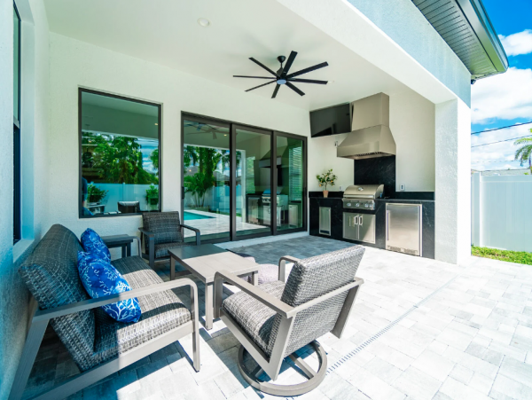 Welcome to Your Ultimate Luxury Beach Getaway in Naples!
