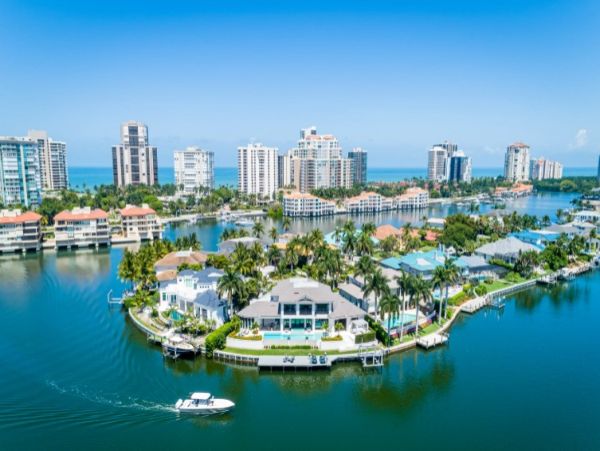 Welcome to Your Ultimate Luxury Beach Getaway in Naples!
