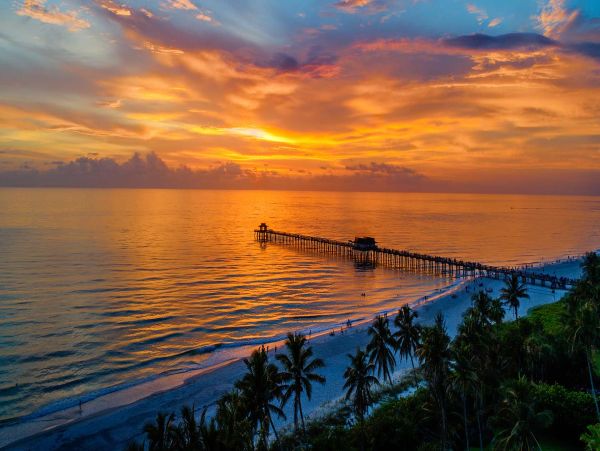 Welcome to Your Ultimate Luxury Beach Getaway in Naples!