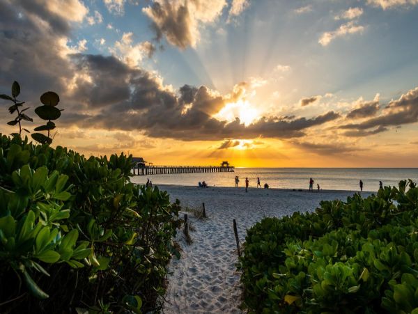 Welcome to Your Ultimate Luxury Beach Getaway in Naples!