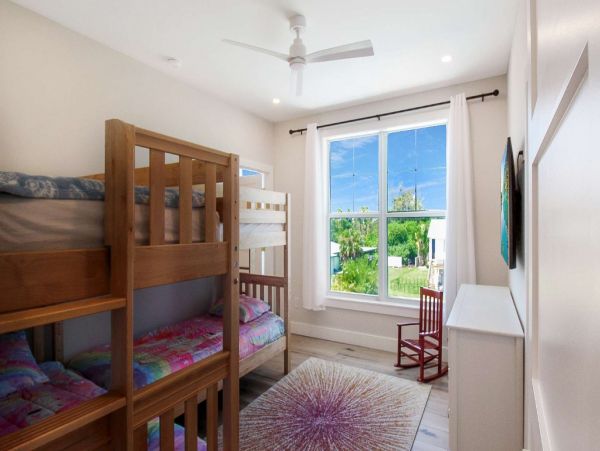 Four Bedroom Walk to the Beach Home in Longboat Key