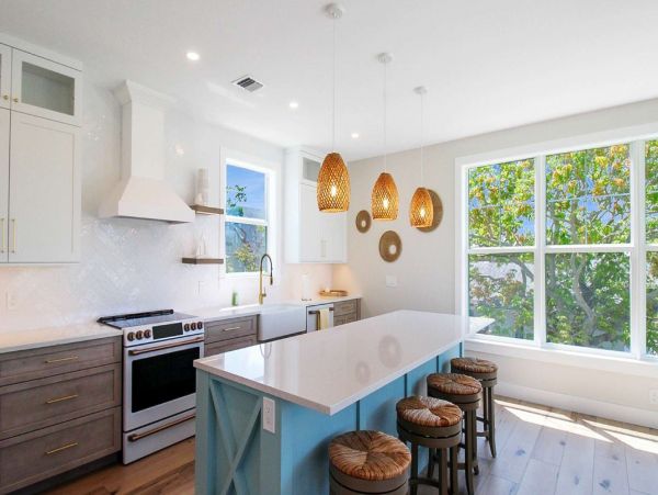 Four Bedroom Walk to the Beach Home in Longboat Key