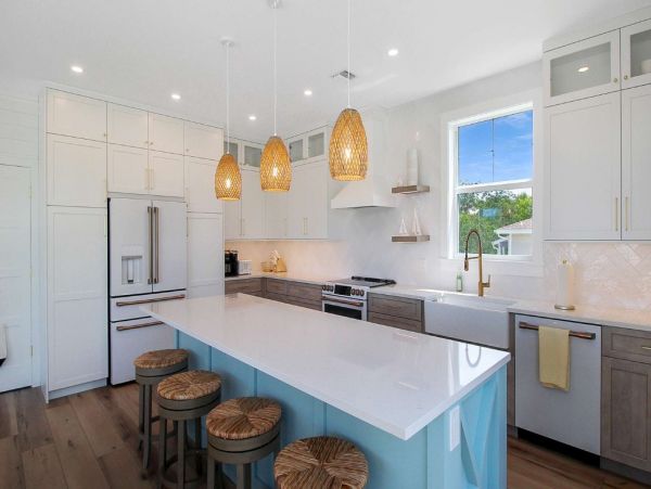Four Bedroom Walk to the Beach Home in Longboat Key