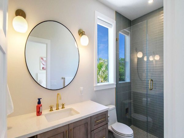 Four Bedroom Walk to the Beach Home in Longboat Key