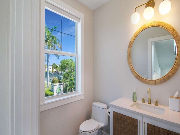 Four Bedroom Walk to the Beach Home in Longboat Key