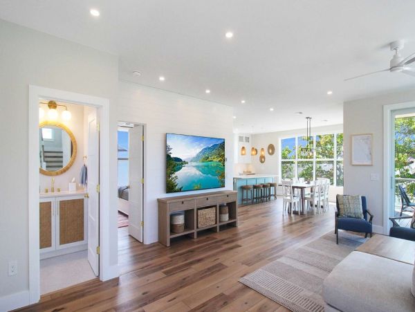 Four Bedroom Walk to the Beach Home in Longboat Key