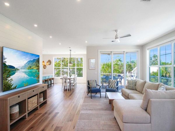 Four Bedroom Walk to the Beach Home in Longboat Key