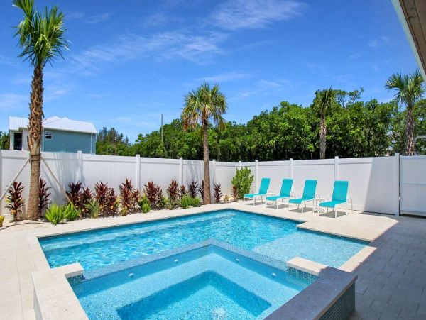 Four Bedroom Walk to the Beach Home in Longboat Key