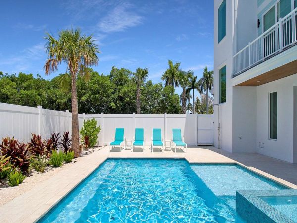 Four Bedroom Walk to the Beach Home in Longboat Key