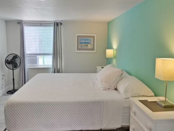 Walk to Beach Four Bedroom Duplex in Bradenton Beach