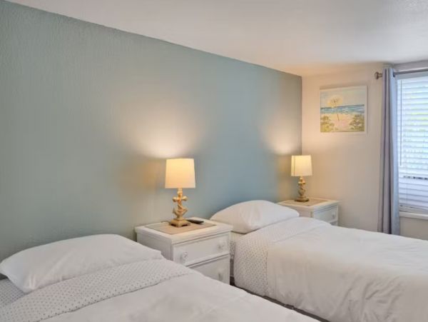 Walk to Beach Four Bedroom Duplex in Bradenton Beach