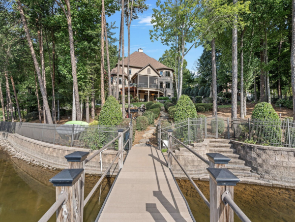 Pure Luxury Lakeside Home Amazing Amenities